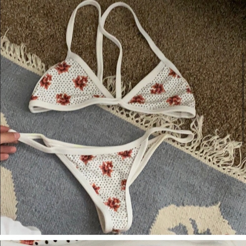 ISO ! Posh pua bikini set in size small /medium interested in other sets as well